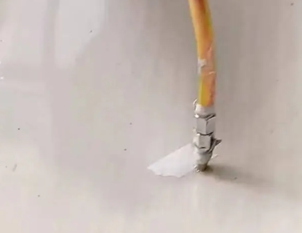 西平瓷砖空鼓维修公司专业解答在瓷砖铺贴过程中，如果使用的砂料过粗（如全部使用了粗砂），可能会导致以下问题